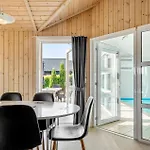 Pet Friendly In With Sauna - F04167 *
